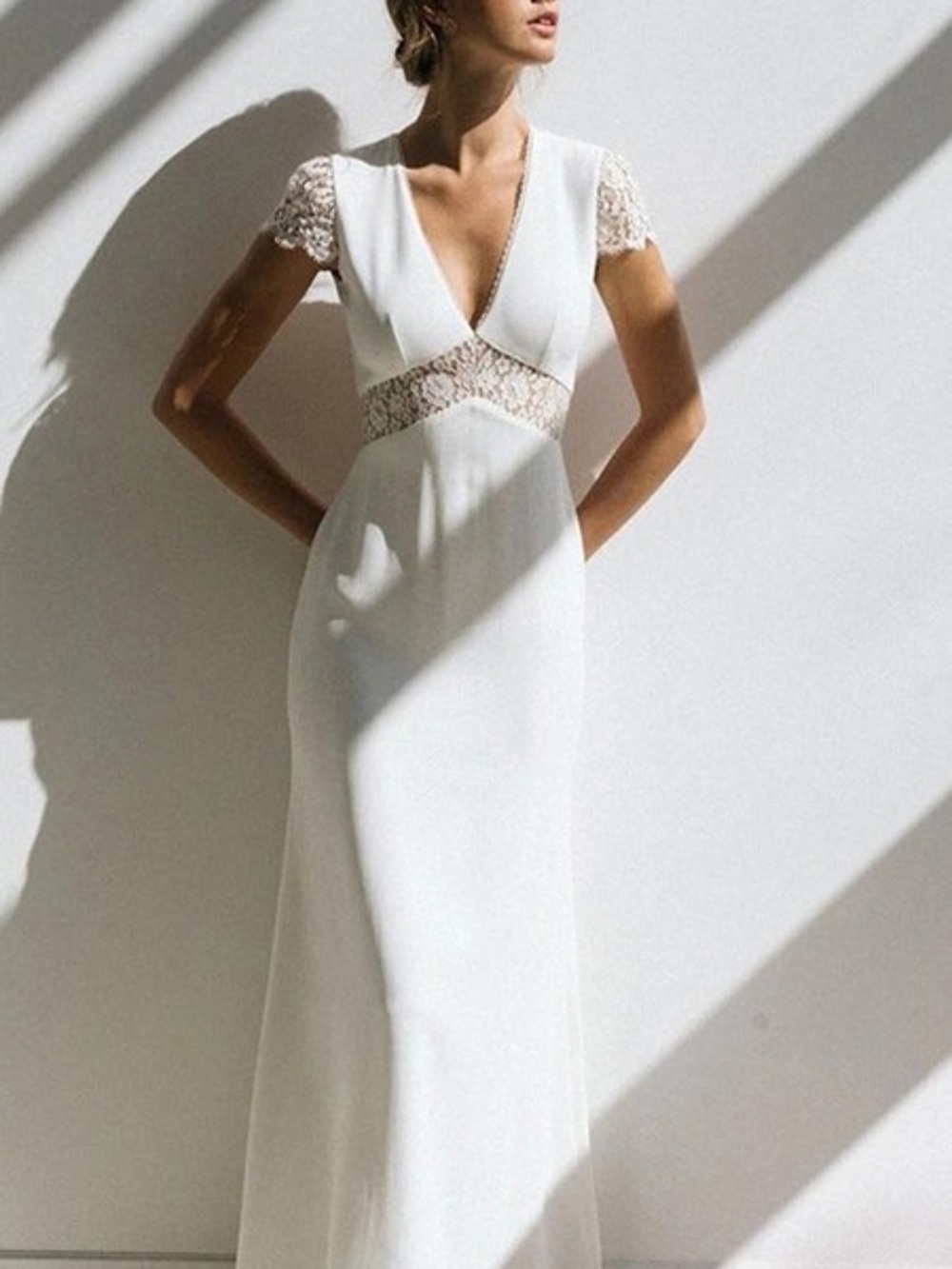 Lace V-neck Sheath Empire Floor-length Sweep Train, size 4.